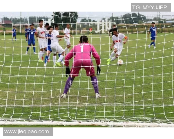 足球明星发飙精彩瞬间全记录让你领略赛场激情与风采