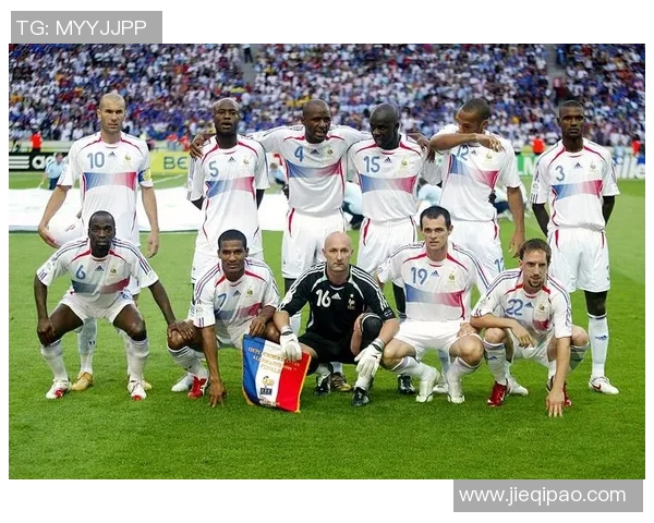 2014年荷兰队足球明星阵容回顾及其在世界杯上的精彩表现分析