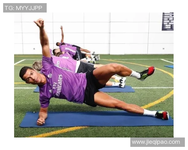 足球明星C罗的身材秘密揭秘如何保持完美体型与运动表现 足球明星C罗的身材秘密揭秘如何保持完美体型与运动表现