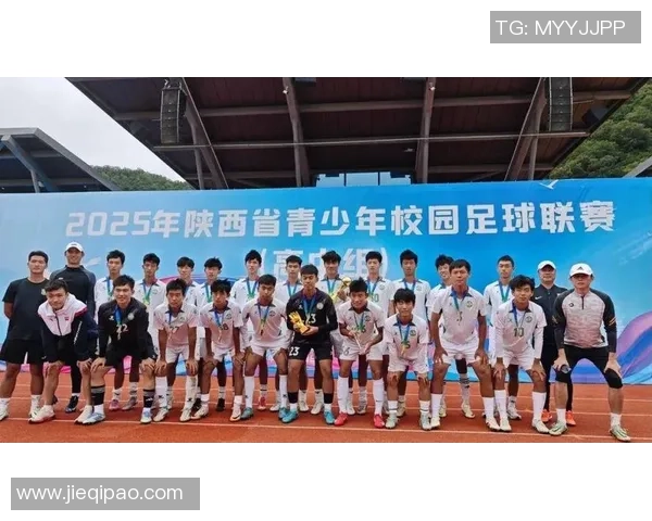 西安足球队在最新足球状态排行榜中荣登第十名展现出强劲实力与潜力 西安足球队在最新足球状态排行榜中荣登第十名展现出强劲实力与潜力